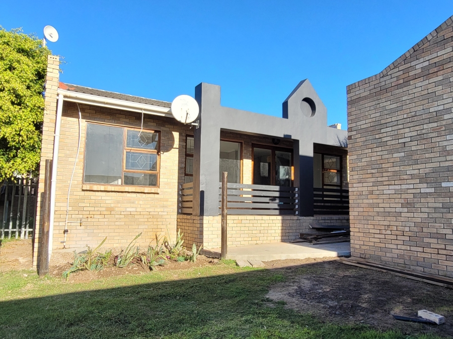 To Let 3 Bedroom Property for Rent in Wavecrest Eastern Cape